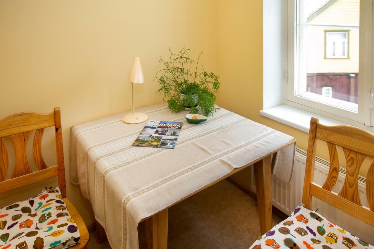 Guesthouse Laurits Kuressaare Ngoại thất bức ảnh